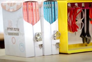 חברת מינימייקרס מציעה מאגר ידע וחבילות למידה מורחבות בתחומים כגון: חשמל, אופטיקה, הידראוליקה ועוד.
