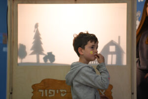 עמדת צלליות "צל של סיפור" מינימייקרס