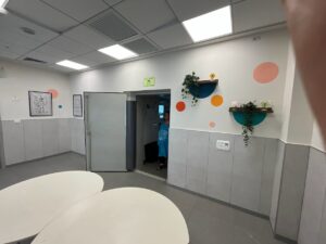 מסדרון מעוצב בבית הספר יהודה מכבי. מינימייקרס