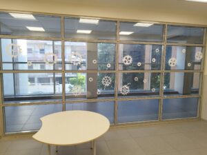 מסדרון מעוצב בבית הספר יהודה מכבי. מינימייקרס