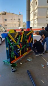 צעצוע נגינה. יום פעילות לתלמידי בית הספר של מינימייקרס