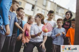 ילדה עובדת במייקרספייס